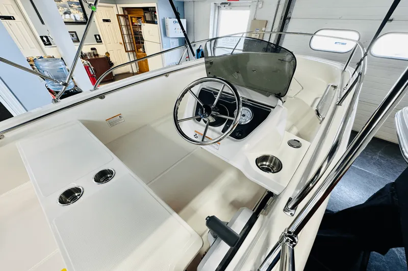Slide: The Image of Boston Whaler 130 Super Sport 2025 - 12