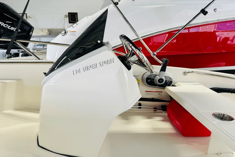 Slide: The Image of Boston Whaler 130 Super Sport 2025 - 13