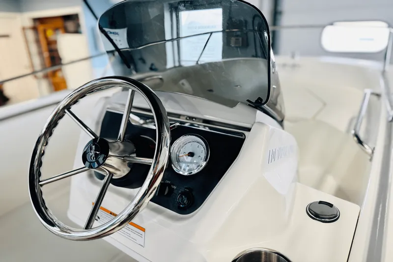 Slide: The Image of Boston Whaler 130 Super Sport 2025 - 14