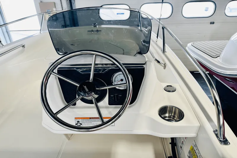 Slide: The Image of Boston Whaler 130 Super Sport 2025 - 15