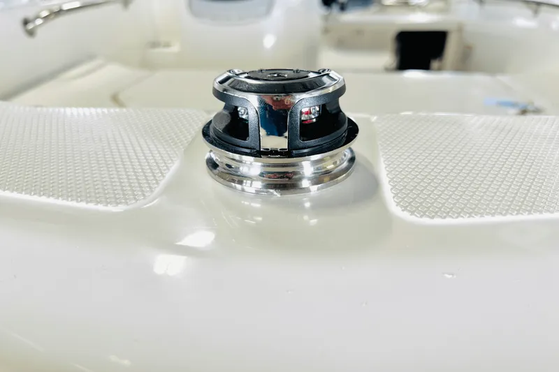 Slide: The Image of Boston Whaler 130 Super Sport 2025 - 21