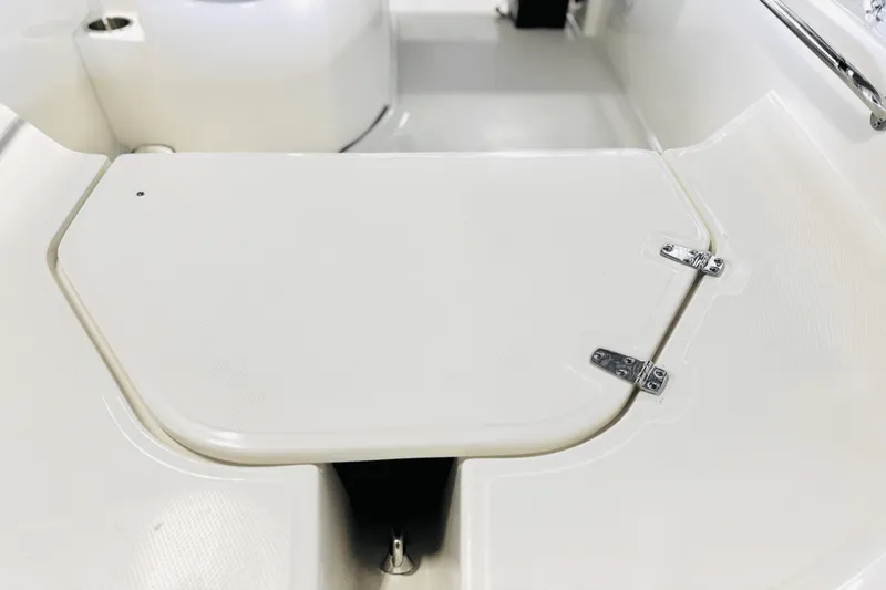 Slide: The Image of Boston Whaler 130 Super Sport 2025 - 22