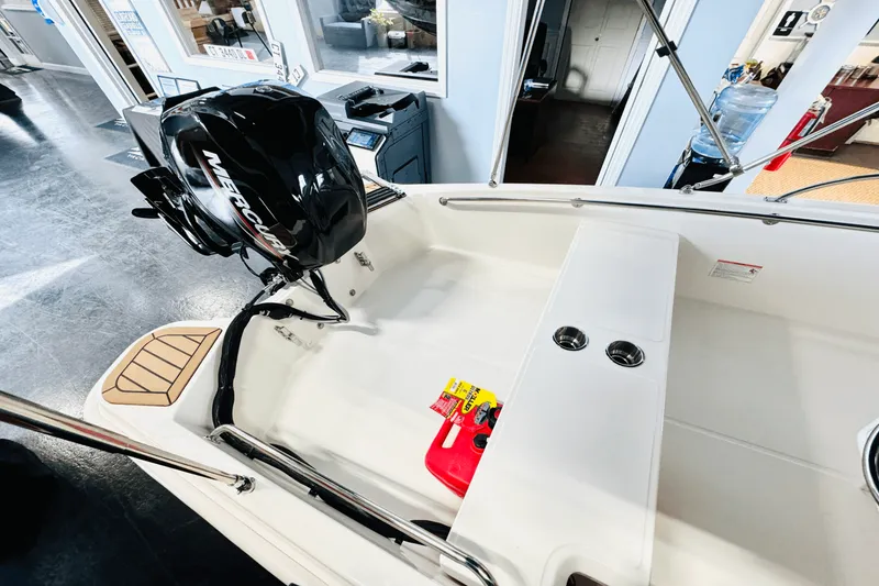 Slide: The Image of Boston Whaler 130 Super Sport 2025 - 3