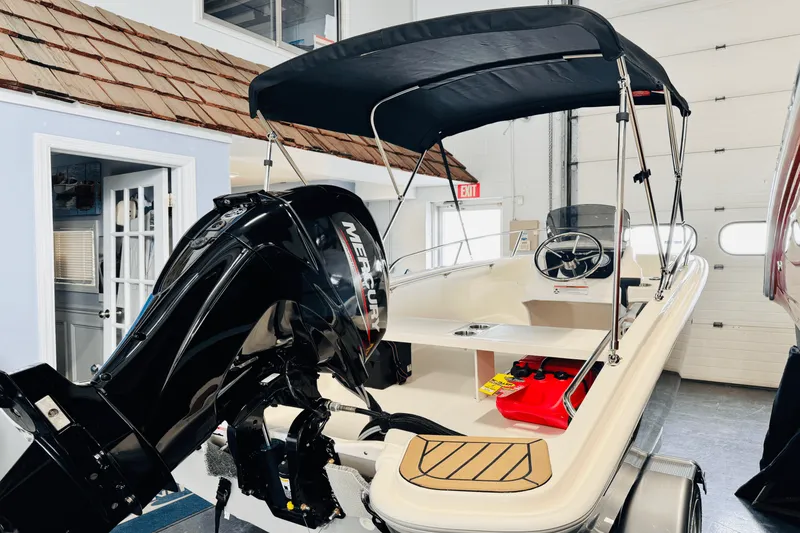 Slide: The Image of Boston Whaler 130 Super Sport 2025 - 4