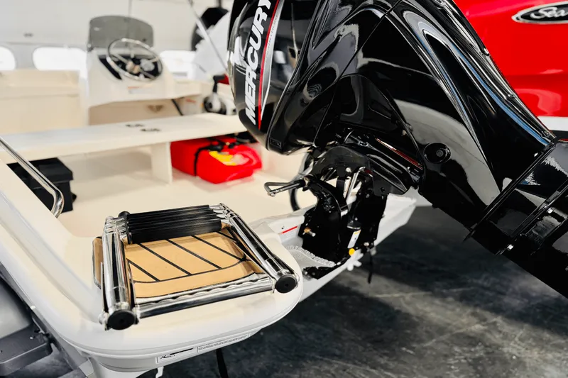 Slide: The Image of Boston Whaler 130 Super Sport 2025 - 5