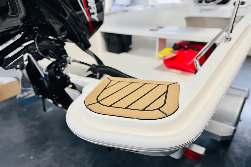 Slide: The Image of Boston Whaler 130 Super Sport 2025 - 6