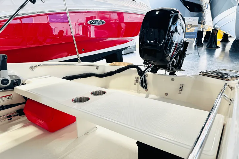 Slide: The Image of Boston Whaler 130 Super Sport 2025 - 8