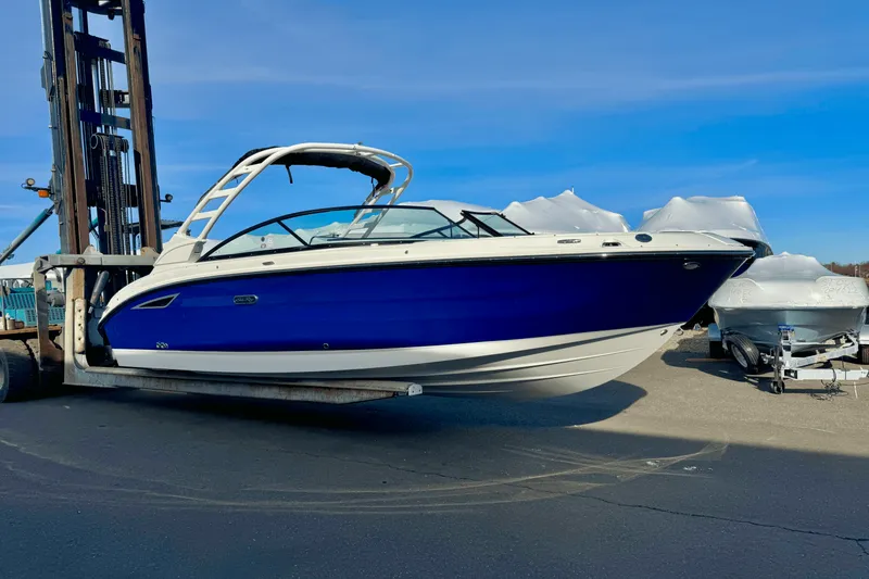 Slide: The Image of Sea Ray 250 SDX 2025 - 0