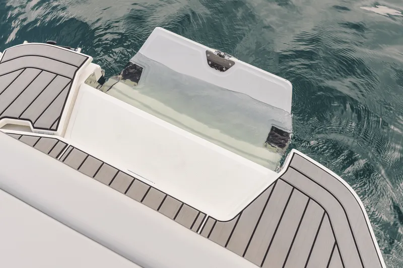 Slide: The Image of Sea Ray 250 SDX 2025 - 116