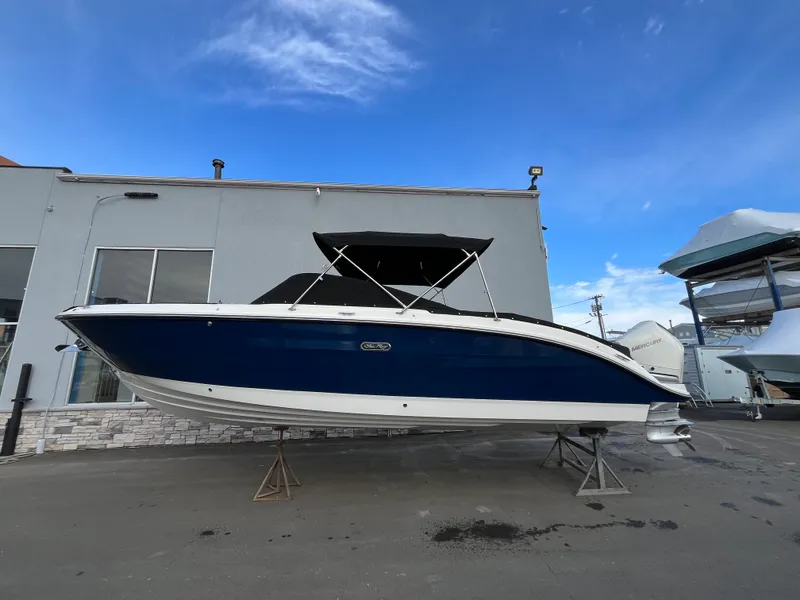 Slide: The Image of Sea Ray SDX 270 Outboard 2025 - 1