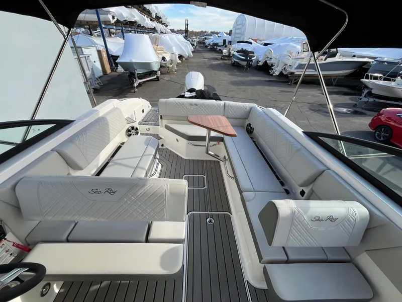 Slide: The Image of Sea Ray SDX 270 Outboard 2025 - 12