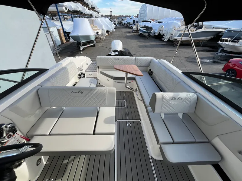 Slide: The Image of Sea Ray SDX 270 Outboard 2025 - 13