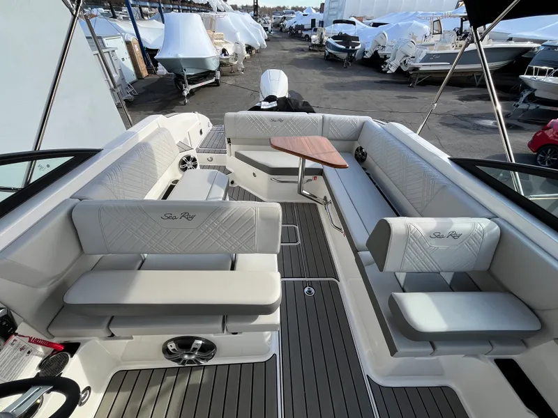 Slide: The Image of Sea Ray SDX 270 Outboard 2025 - 14