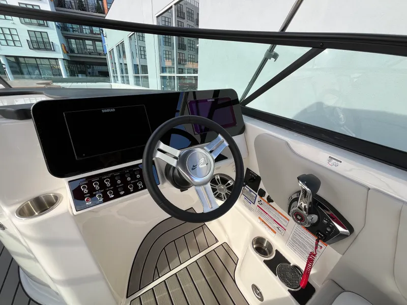 Slide: The Image of Sea Ray SDX 270 Outboard 2025 - 16