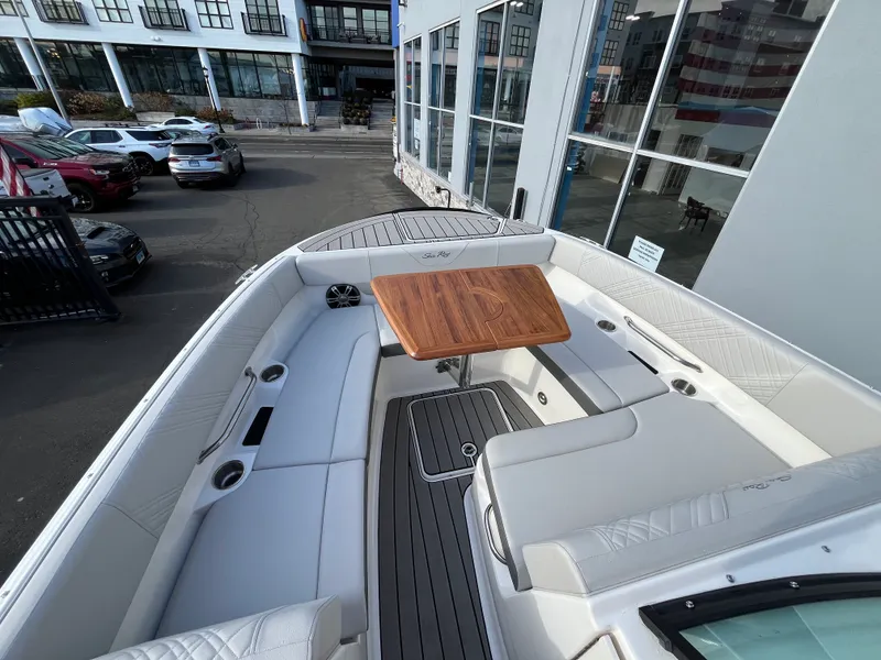 Slide: The Image of Sea Ray SDX 270 Outboard 2025 - 22