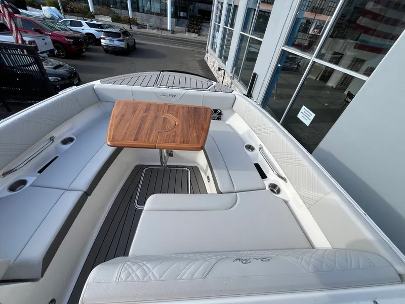 Slide: The Image of Sea Ray SDX 270 Outboard 2025 - 23