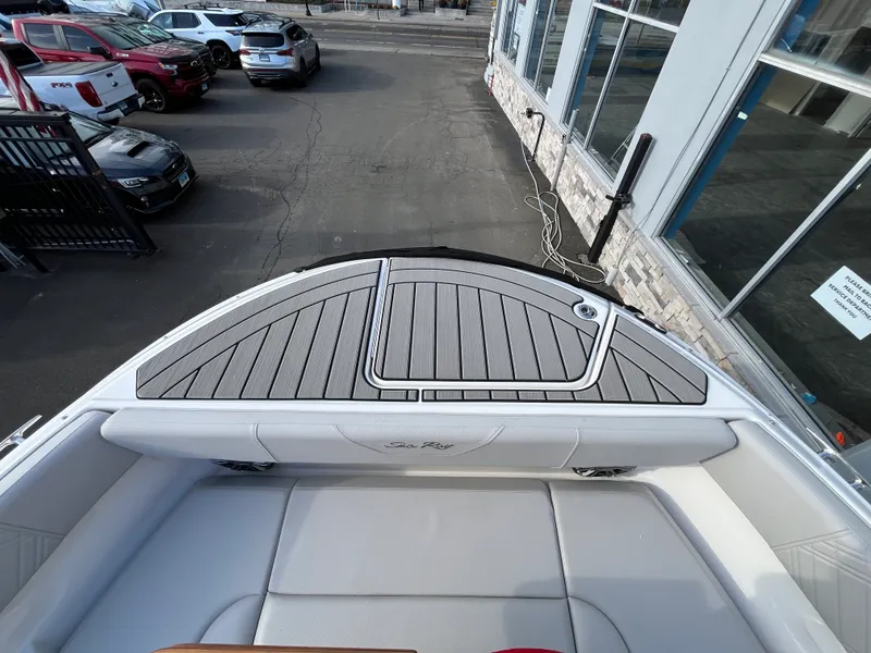 Slide: The Image of Sea Ray SDX 270 Outboard 2025 - 25