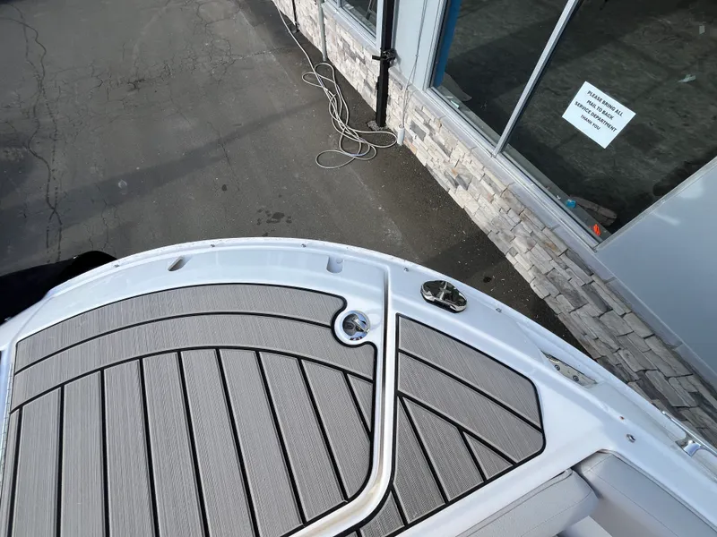 Slide: The Image of Sea Ray SDX 270 Outboard 2025 - 27