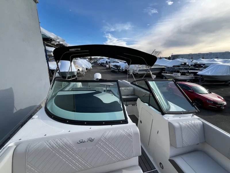 Slide: The Image of Sea Ray SDX 270 Outboard 2025 - 29