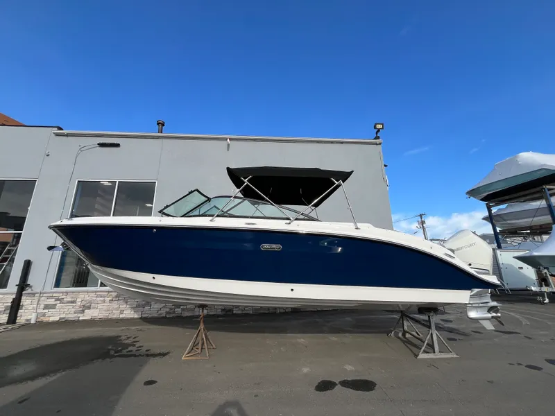 Slide: The Image of Sea Ray SDX 270 Outboard 2025 - 32