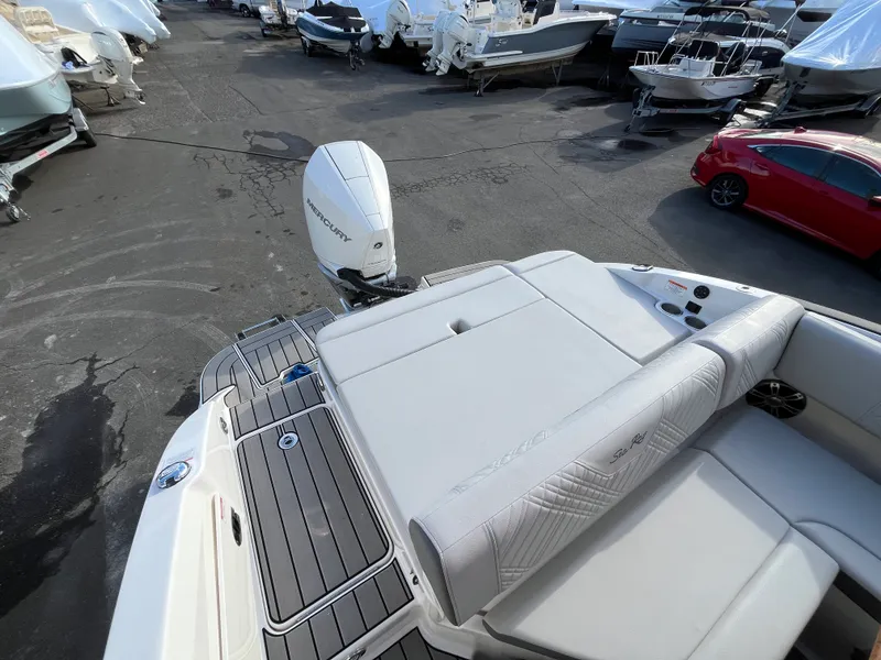 Slide: The Image of Sea Ray SDX 270 Outboard 2025 - 4