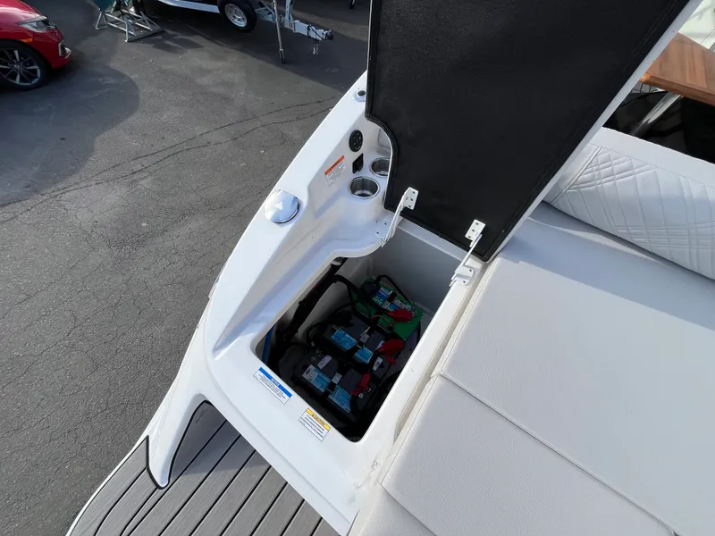 Slide: The Image of Sea Ray SDX 270 Outboard 2025 - 6