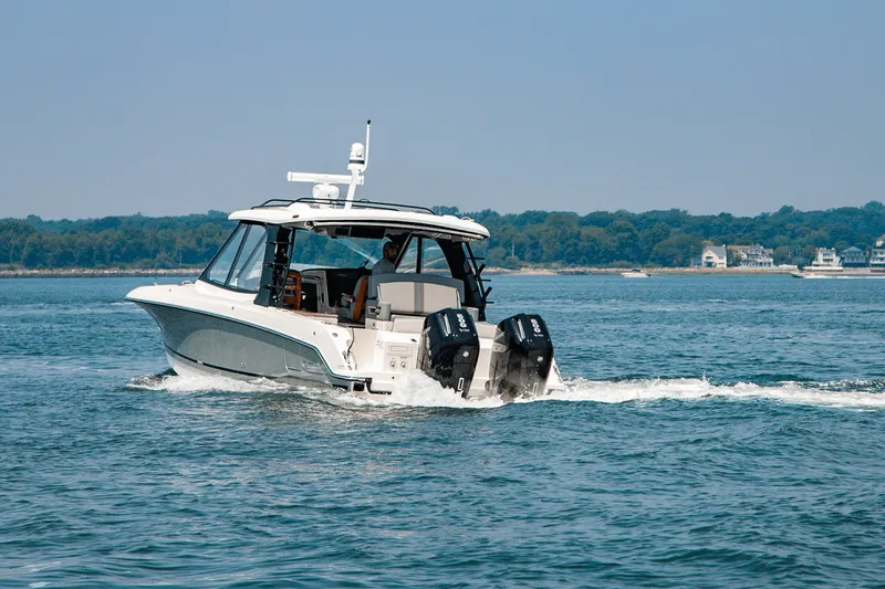 Slide: The Image of Boston Whaler 380 Realm 2025 - 12