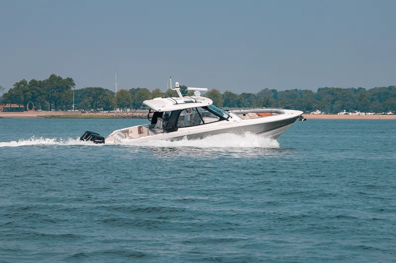 Slide: The Image of Boston Whaler 380 Realm 2025 - 15