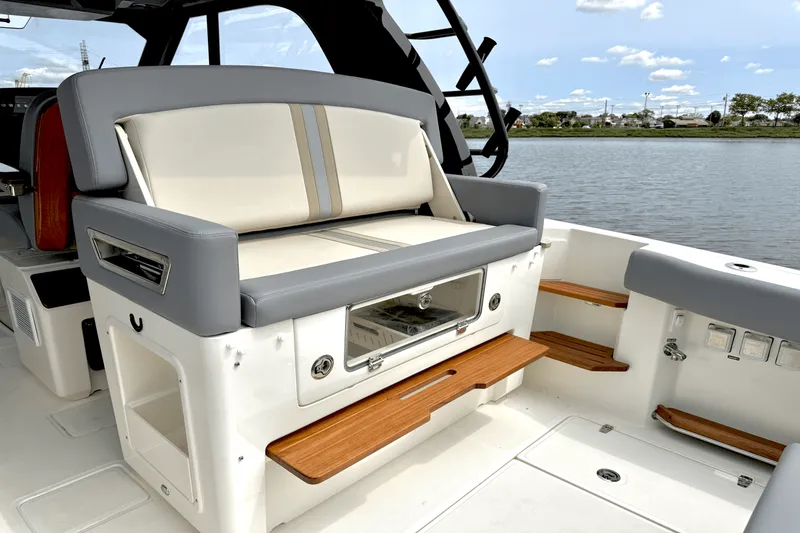 Slide: The Image of Boston Whaler 380 Realm 2025 - 24