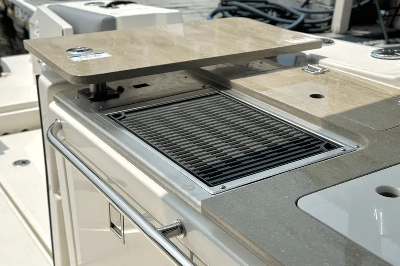 Slide: The Image of Boston Whaler 380 Realm 2025 - 35