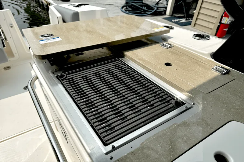 Slide: The Image of Boston Whaler 380 Realm 2025 - 36