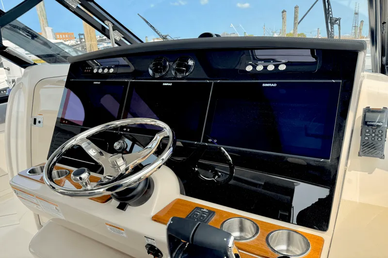 Slide: The Image of Boston Whaler 380 Realm 2025 - 45