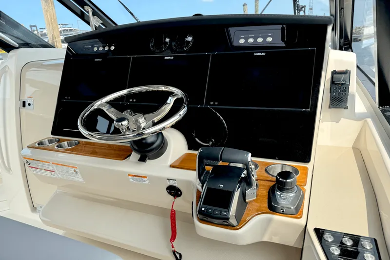 Slide: The Image of Boston Whaler 380 Realm 2025 - 46