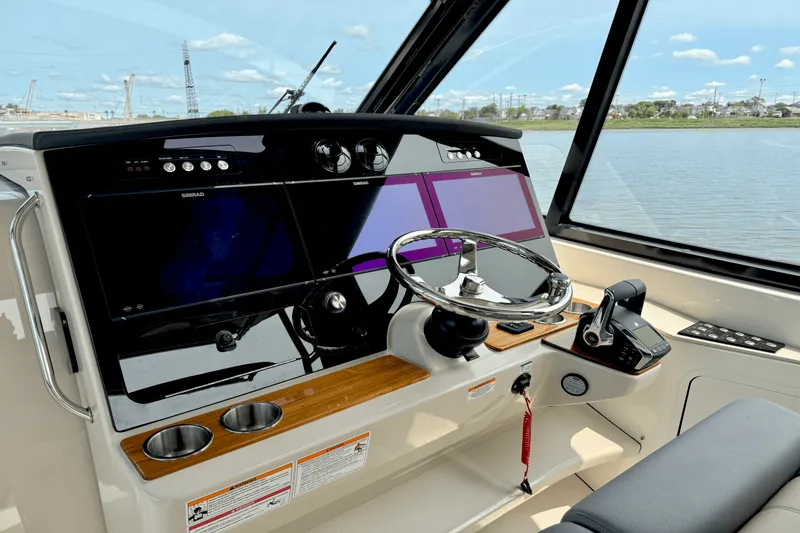 Slide: The Image of Boston Whaler 380 Realm 2025 - 47