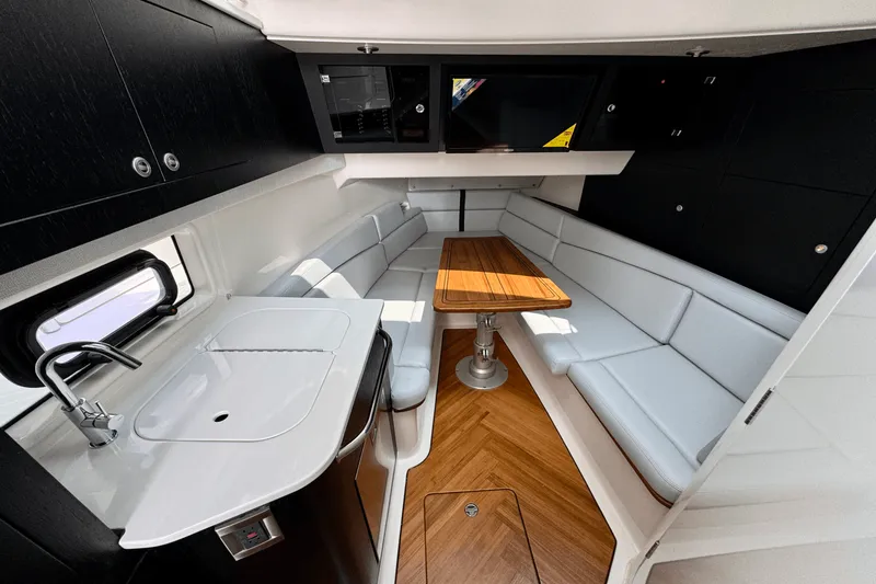 Slide: The Image of Boston Whaler 380 Realm 2025 - 51