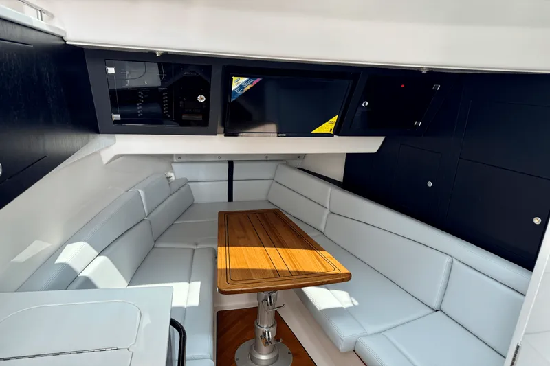 Slide: The Image of Boston Whaler 380 Realm 2025 - 53