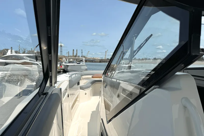 Slide: The Image of Boston Whaler 380 Realm 2025 - 60