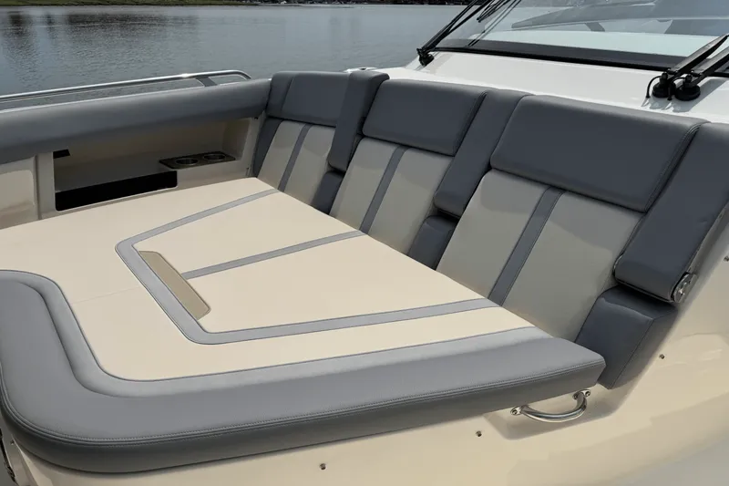 Slide: The Image of Boston Whaler 380 Realm 2025 - 68