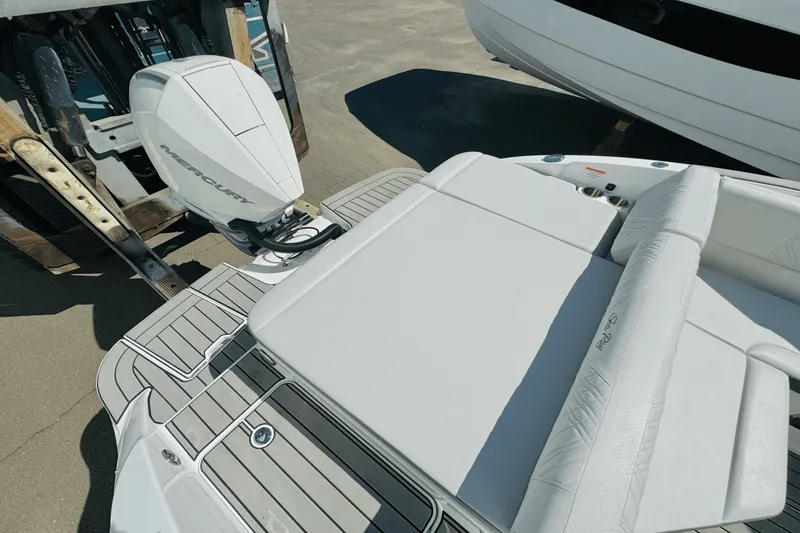 Slide: The Image of Sea Ray SDX 270 Outboard 2025 - 12