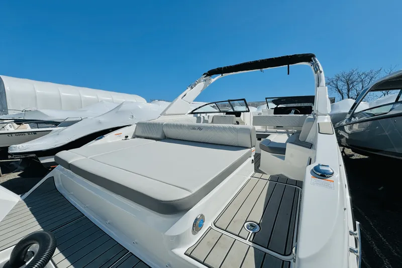 Slide: The Image of Sea Ray SDX 270 Outboard 2025 - 13