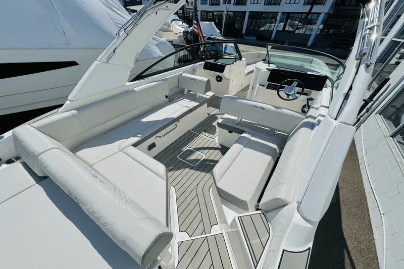 Slide: The Image of Sea Ray SDX 270 Outboard 2025 - 15