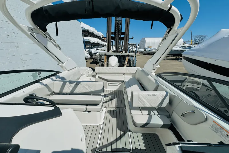 Slide: The Image of Sea Ray SDX 270 Outboard 2025 - 20