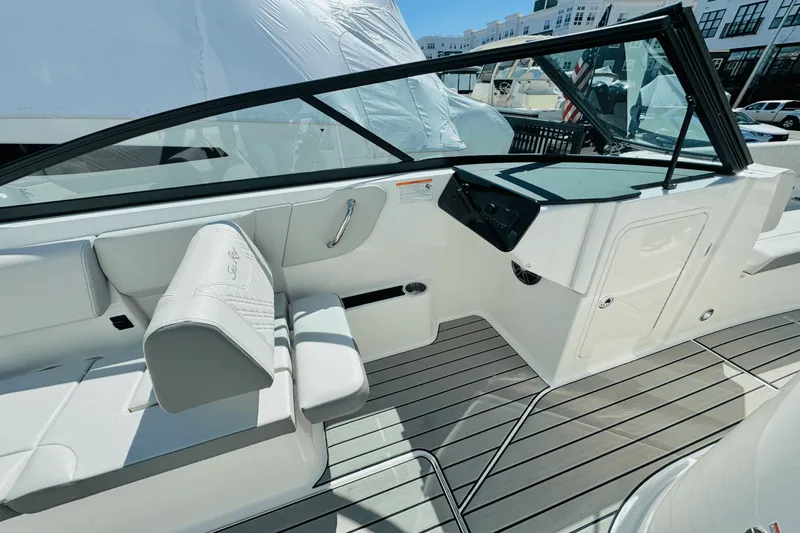 Slide: The Image of Sea Ray SDX 270 Outboard 2025 - 23