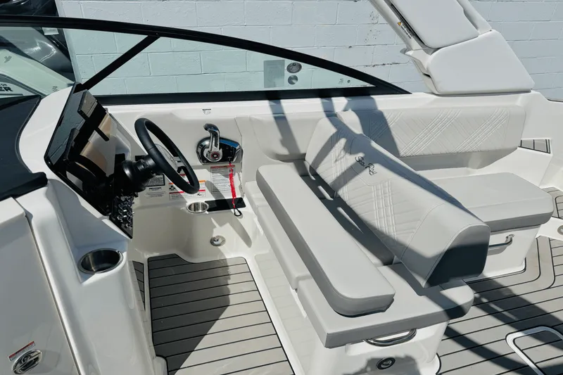 Slide: The Image of Sea Ray SDX 270 Outboard 2025 - 27