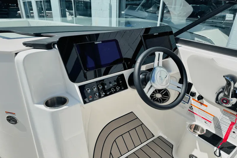 Slide: The Image of Sea Ray SDX 270 Outboard 2025 - 28