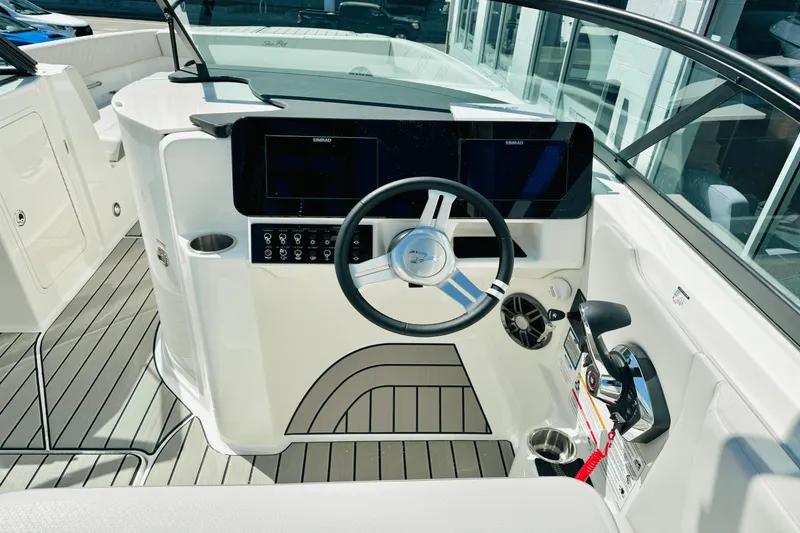 Slide: The Image of Sea Ray SDX 270 Outboard 2025 - 30