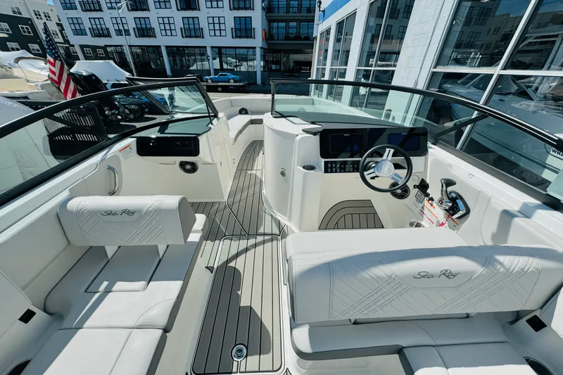 Slide: The Image of Sea Ray SDX 270 Outboard 2025 - 32