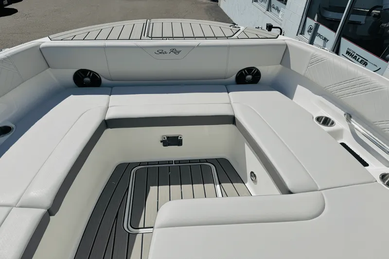 Slide: The Image of Sea Ray SDX 270 Outboard 2025 - 35