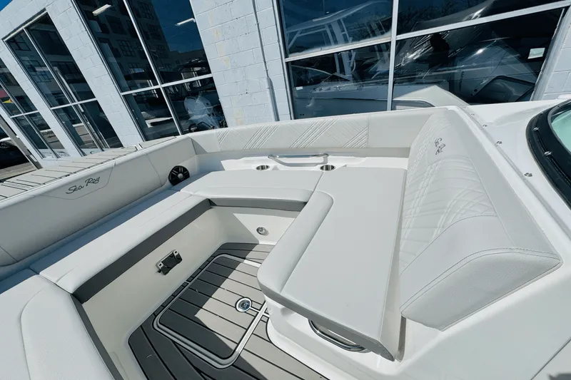 Slide: The Image of Sea Ray SDX 270 Outboard 2025 - 36
