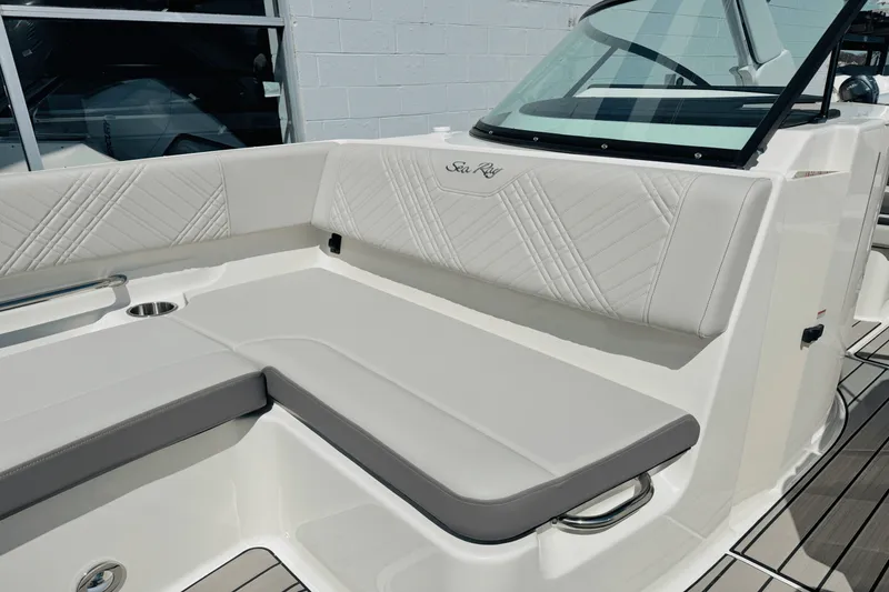 Slide: The Image of Sea Ray SDX 270 Outboard 2025 - 38